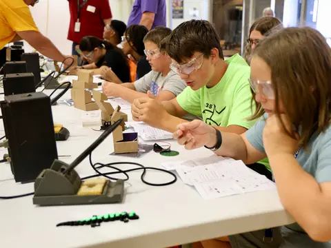 Community STEM Day Energizes Eastern Iowa Youth For Futures In STEM ...